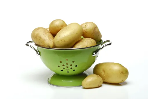 Картофель не следует хранить рядом с луком и бананами