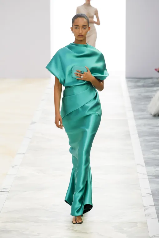 В новой коллекции Fendi появился лук в фирменном цвете Tiffany&Co