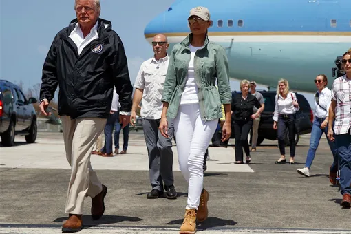 Чтобы не критиковали: Мелания Трамп в белых джинсах и ботинках в Пуэрто-Рико