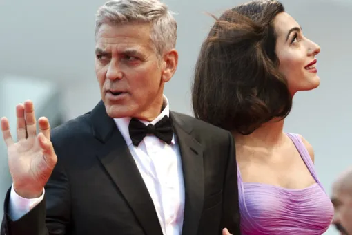 Венеция-2017: Амаль и Джордж Клуни впервые вышли в свет после рождения детей