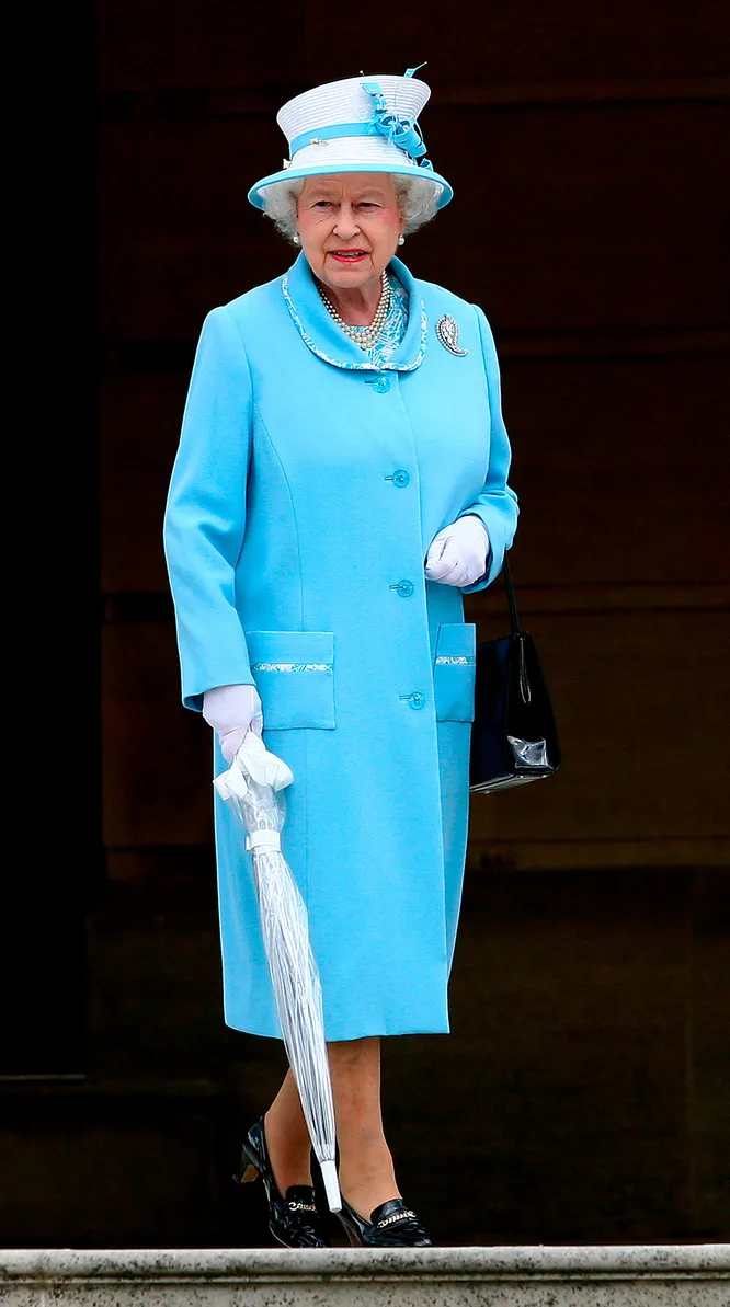Наряд королевы Елизаветы II в 2010 году