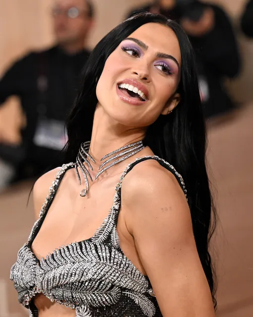 АМЕЛИЯ ГРЕЙ на красной дорожке Золотого глобуса