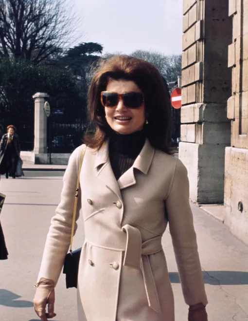 Жаклин Кеннеди в крупных солнцезащитных очках, 1968 год