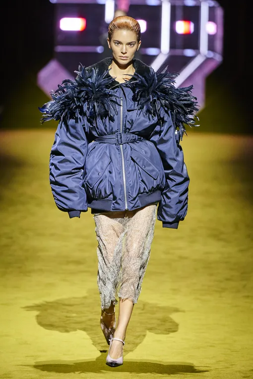 Кендалл Дженнер на показе Prada в 2022 году Кендалл Дженнер на показе Prada в 2022 году