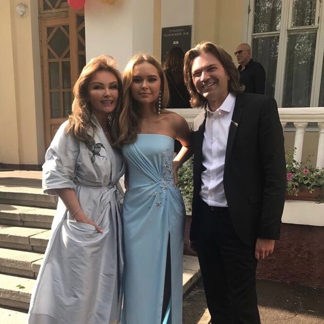 Елена и Дмитрий Маликовы с дочерью Стефанией