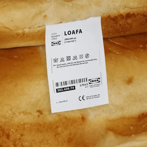 Диван в виде хлеба Loafa из коллаборации IKEA и Tommyc Cash