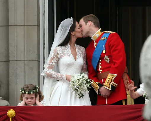 Свадебный поцелуй Кейт Миддлтон и принца Уильяма