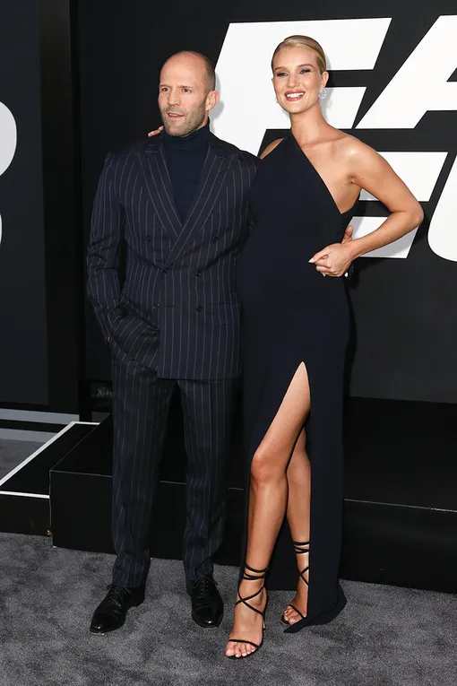 Джейсон Стэйтем и Роузи Хантингтон-Уайтли на премьере фильма «Форсаж 8» в 2017 году