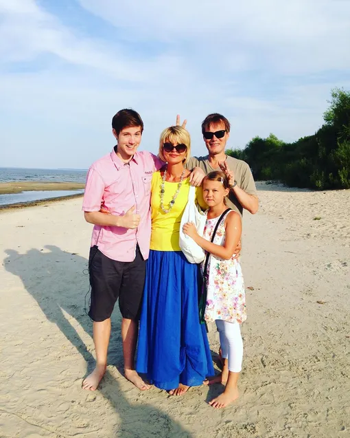 Юлия Меньшова с мужем и детьми