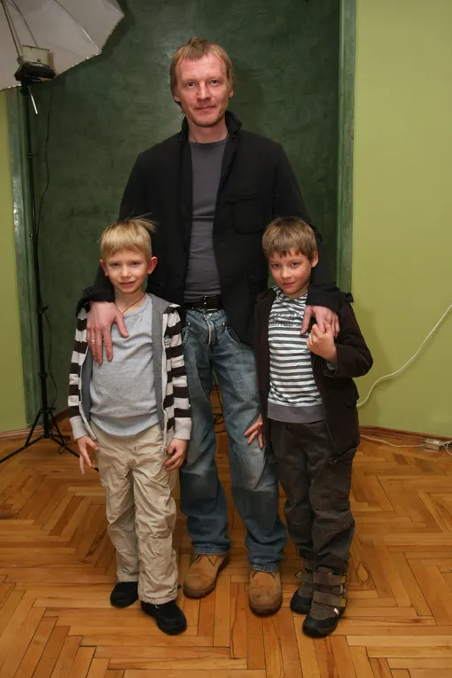 Алексей Серебряков с детьми