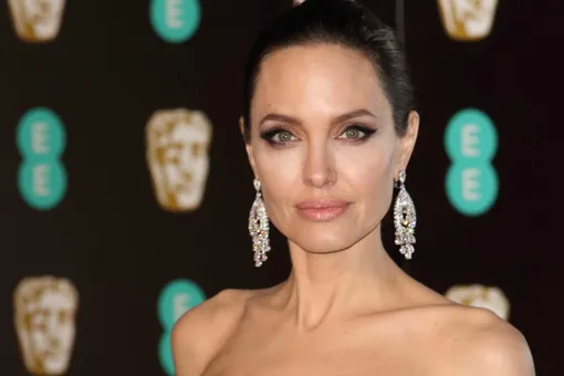 Обнаженная Анджелина Джоли снялась в соблазнительном видео для Guerlain