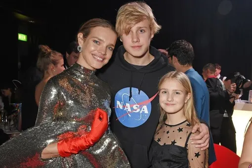 Наталья Водянова с сыном Лукасом и дочерью Невой