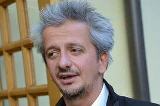 Константин Богомолов пригласил трансгендерную художницу на главную роль в спектакле «Вишневый сад» Константин Богомолов пригласил трансгендерную художницу на главную роль в спектакле «Вишневый сад»