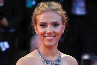 Скарлетт Йоханссон: «Меня все равно знают под кодовым именем "лучшая грудь Голливуда!"