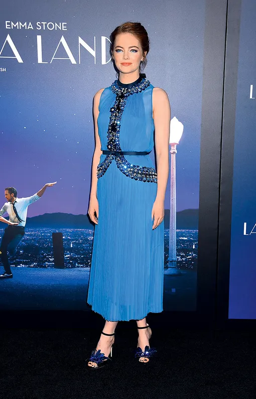 Эмма Стоун в платье Prada и туфлях Jimmy Choo