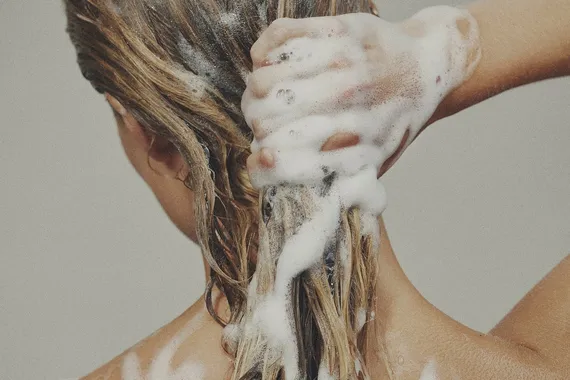 Лучшие шампуни для жирных волос, которые действительно работают