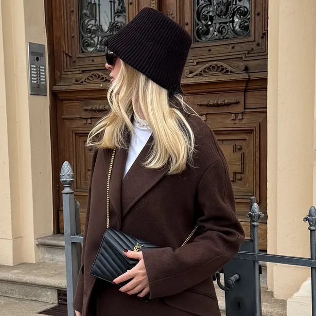 6 аксессуаров, которые сделают даже базовый зимний образ ультрамодным