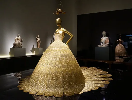 Платье Пэй на выставке MET «China: Through the Looking Glass»