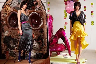 «Мятые платья» и блестящие брюки в цветочек: 14 артовых луков Cynthia Rowley