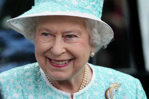 91-летняя Елизавета II отказалась от короны
