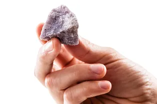 Лепидолит: магические и целебные свойства камня