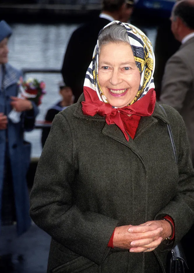 Образ королевы Елизаветы с платком