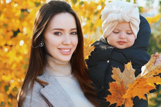 Беременная Анастасия Тарасова поделилась нежным фото с дочерью