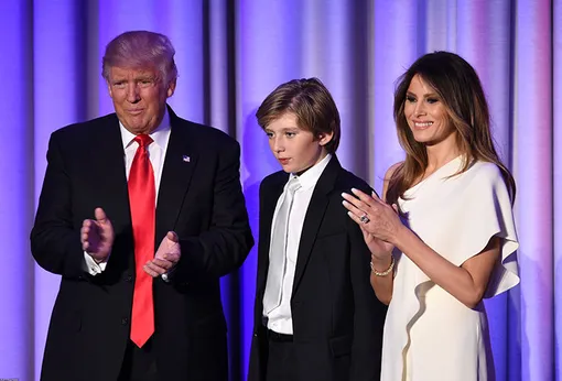 Дональд Трамп с сыном Бэрроном и женой Меланией