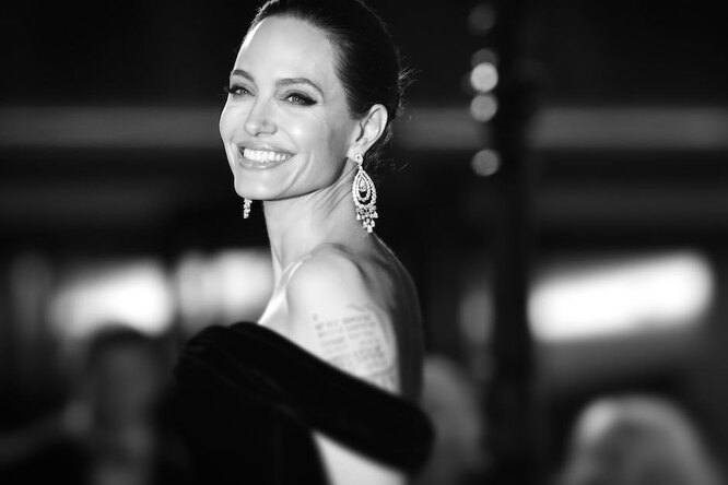 «Не думала, что у меня будут дети»: 7 цитат Анджелины Джоли о материнстве