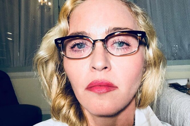 Возраст — не помеха: 59-летняя Мадонна удивила поклонников топлес-селфи