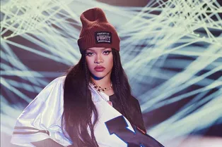 Рианна выпустила коллекцию одежды специально для Супербоула — и сама снялась в рекламной кампании Рианна выпустила коллекцию одежды специально для Супербоула — и сама снялась в рекламной кампании