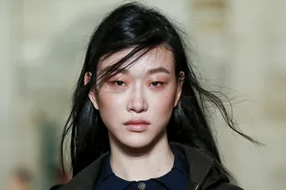 Эта укладка была в тренде в 1980-х, а теперь снова возвращается в моду