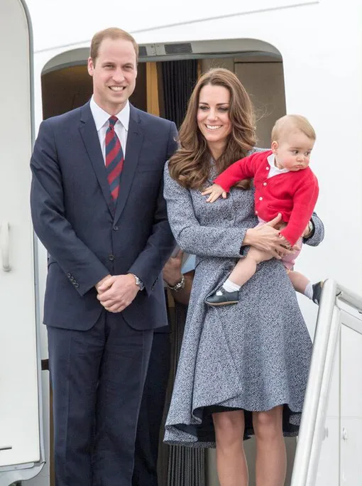 Принц Уильям и Кейт Миддлтон с принцессой Шарлоттой