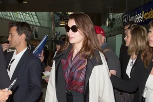 Держат интригу