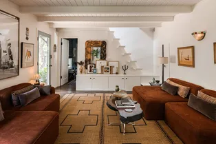 Максимализм и винтаж: главные тренды оформления гостиной и не только, о которых нельзя забывать в 2026-м