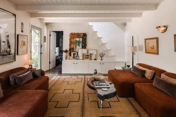 Максимализм и винтаж: главные тренды оформления гостиной и не только, о которых нельзя забывать в 2026-м