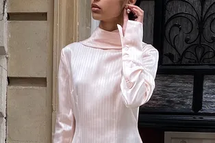 Эта блуза — главный хит праздничного сезона, и ее можно будет носить весь 2026-й