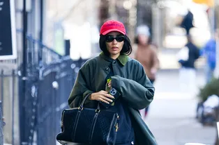 Зои Кравиц учит, как сделать повседневный образ нескучным