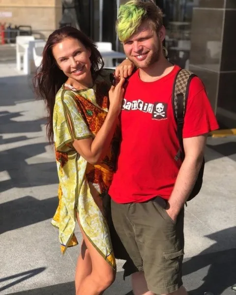 Эвелина Бледанс со старшим сыном