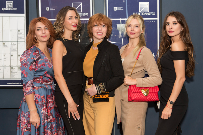 Анна Чурина, Наталия Лесниковская и другие гости на премьере спектакля