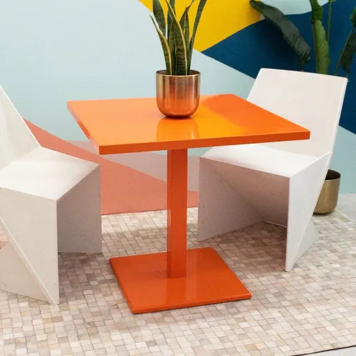 Оранжевый столик