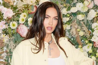 Не ее идея! Меган Фокс призналась, что надела «голое» платье на MTV VMA по совету бойфренда