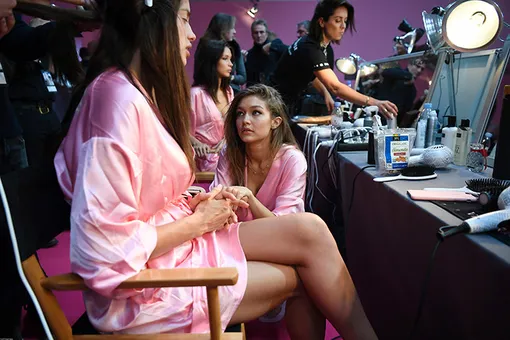 Ирина Шейк и Джиджи Хадид на шоу Victoria's Secret