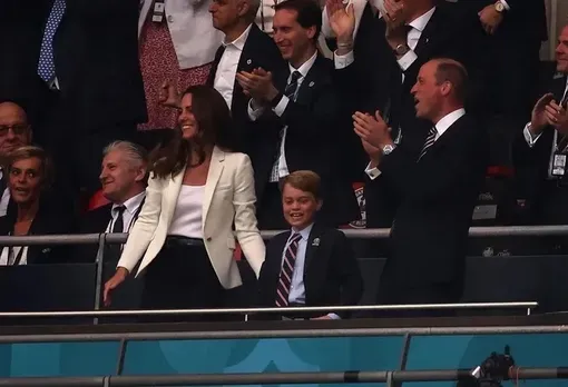 Принц Уильям и Кейт Миддлтон с сыном Джорджем на финале Евро-2020