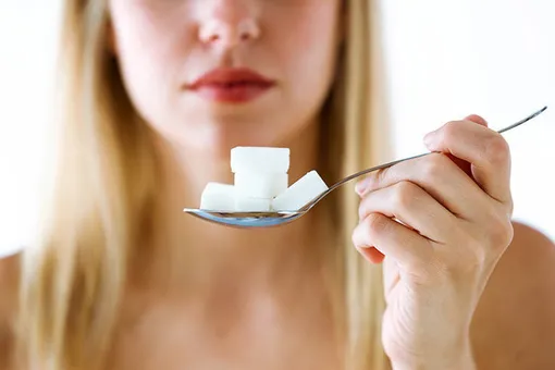 Белая неприятность: 6 причин, почему сахар вреден для организма