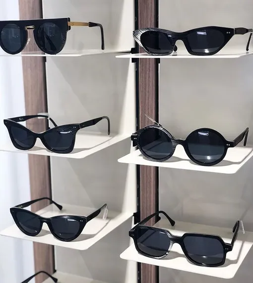 Очки в шоуруме Tipton Eyewear