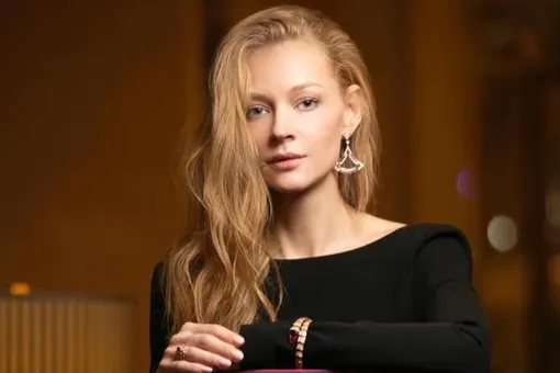 Светлана Ходченкова показала себя в пышном платье Ulyana Sergeenko