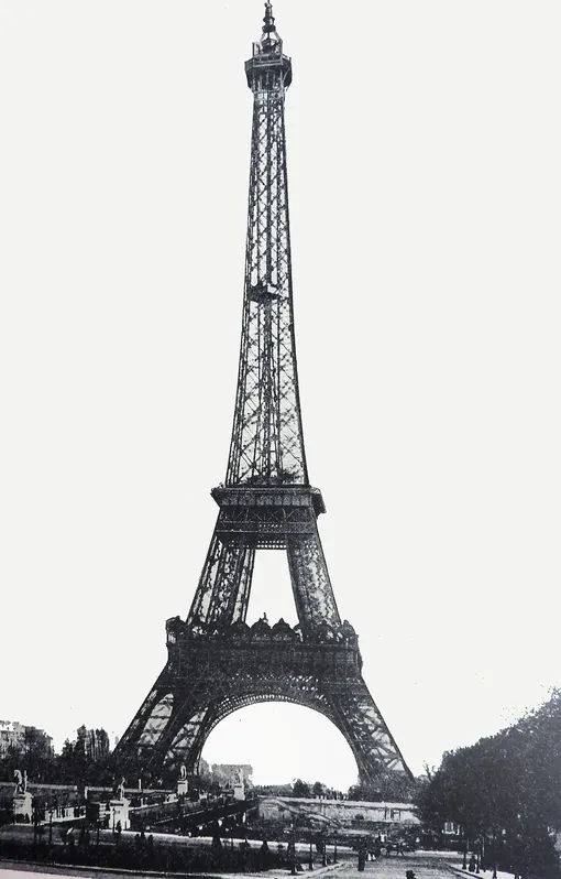 Эйфелева башня в 1940-е годы