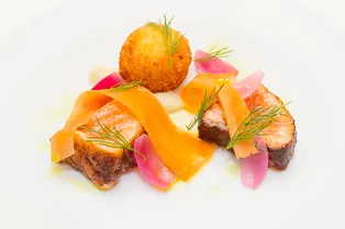 Норвежская семга «татаки» со скандинавскими специями