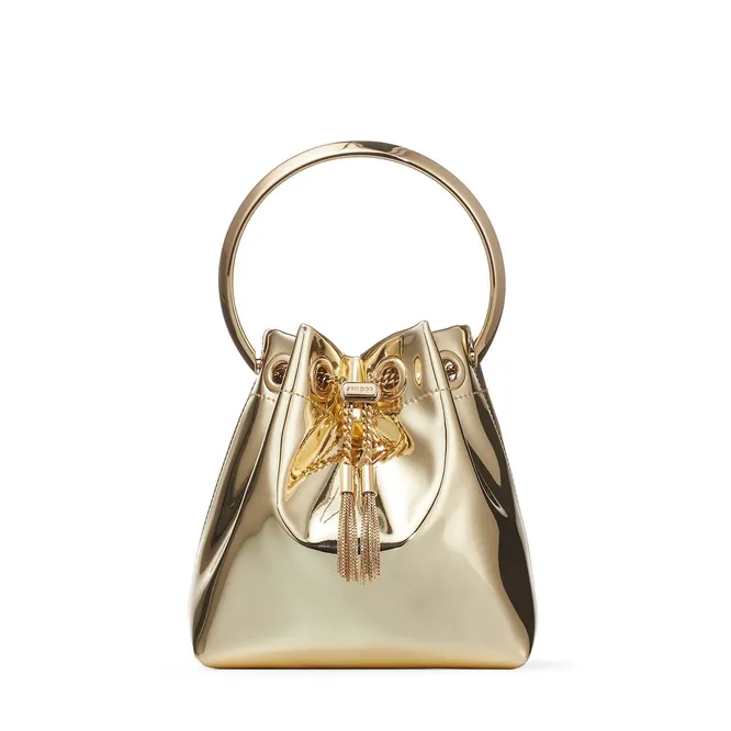 Золотая сумка-ведро с эффектом металлик, 66 000 руб.